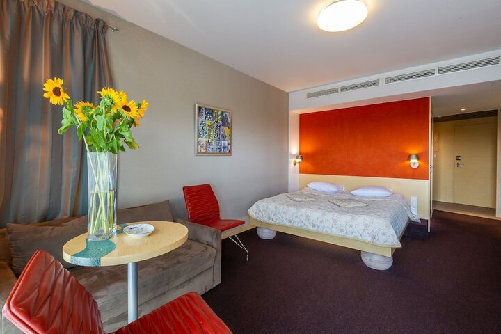 Room 33 of 110