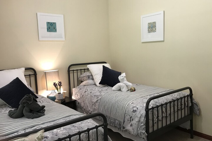 Room 9 of 33