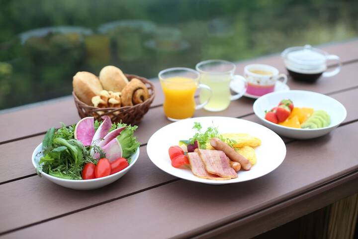 Breakfast/Coffee Service 22 of 35