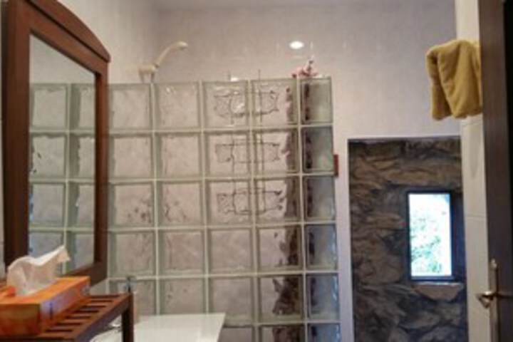 Room 6 of 93
