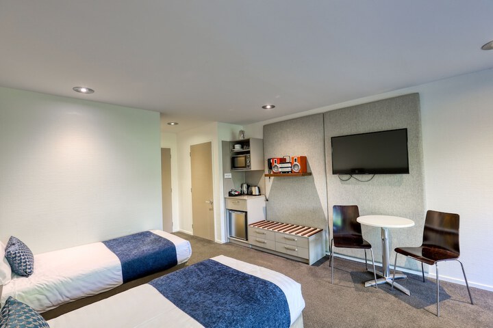 Room 10 of 106