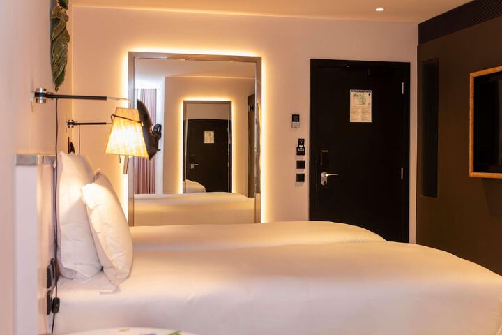 Room 95 of 192