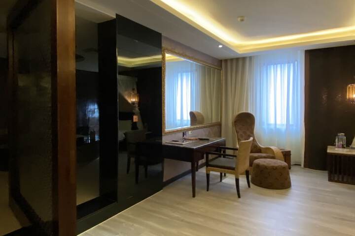 Room 26 of 80