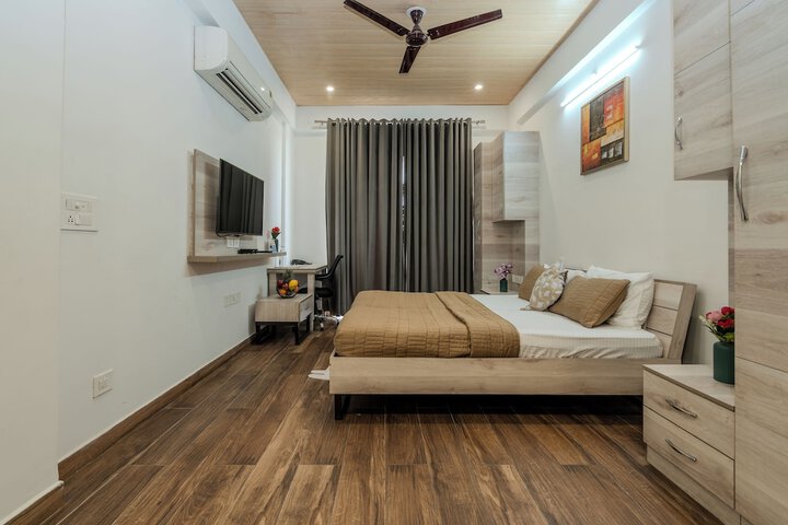 Room 6 of 25