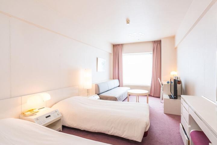 Room 8 of 257
