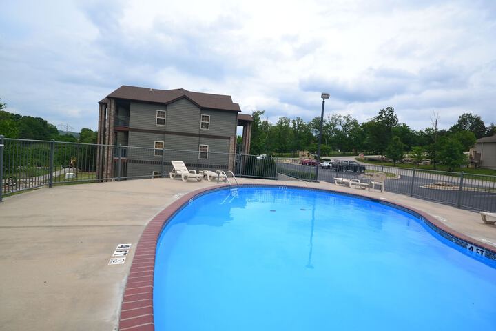 Pool 85 of 127