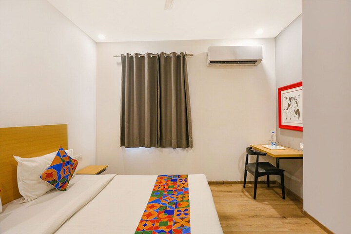 Room 9 of 25
