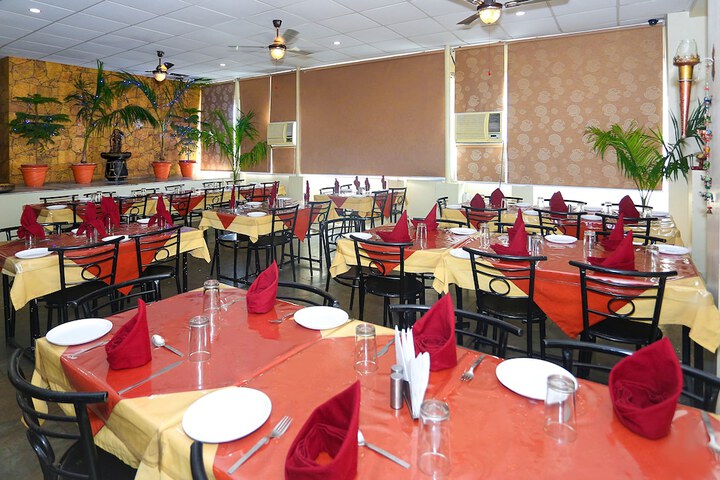 Dining 34 of 50