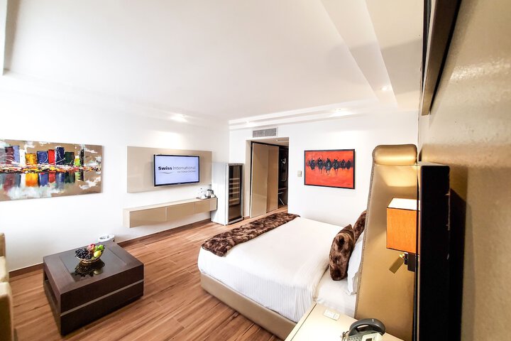 Room 12 of 82
