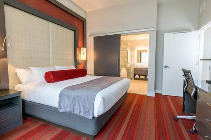 1 King Bed (14 of 20)