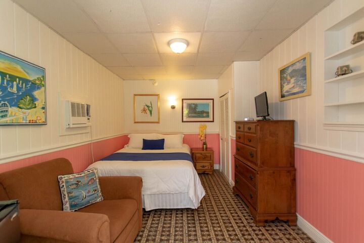 Room 8 of 197