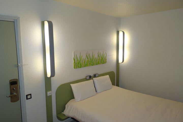 Room 6 of 60