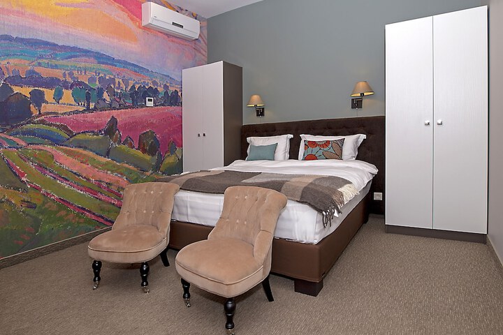 Room 4 of 69