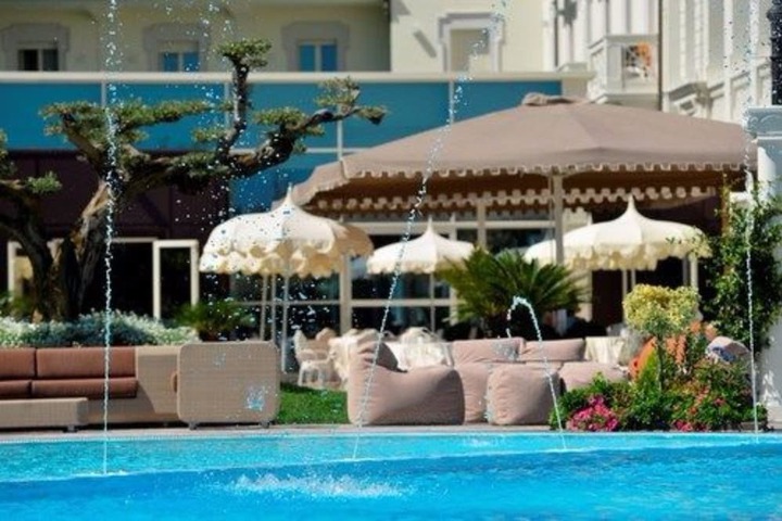Pool 44 of 121