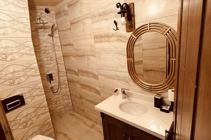 Room 53 of 70