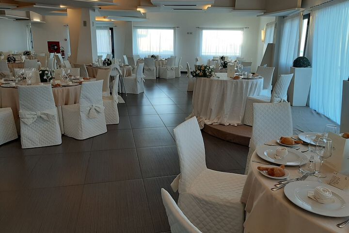 Dining 58 of 93