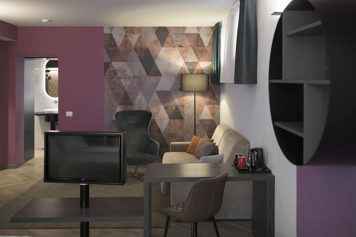 Room 27 of 47