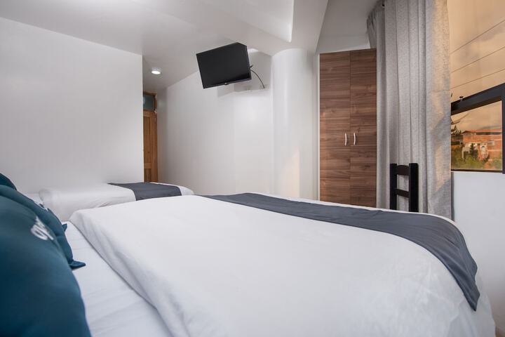 Room 10 of 32