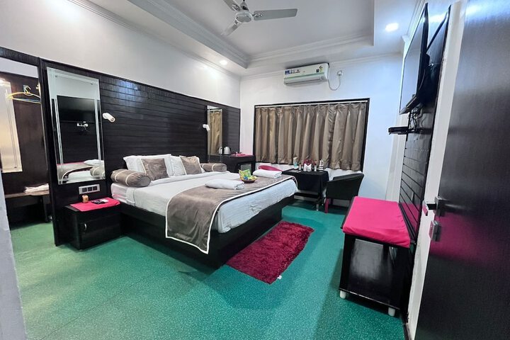 Room 5 of 15