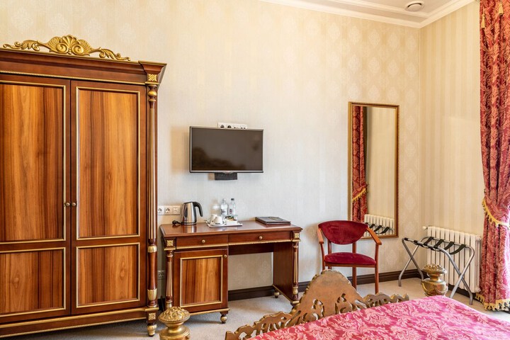 Room 33 of 73