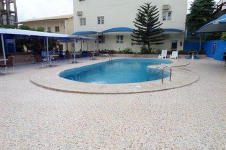 Pool 32 of 33