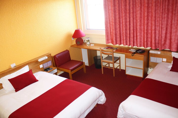 Room 3 of 64