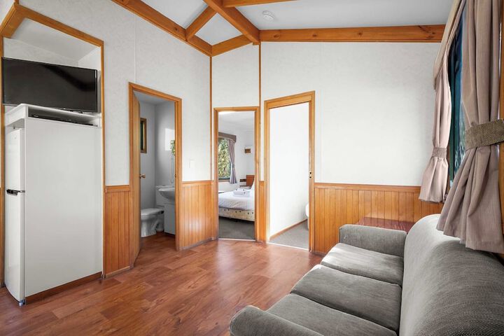 Room 32 of 77