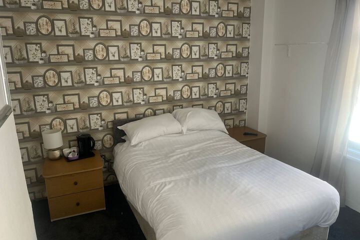 Room 5 of 7