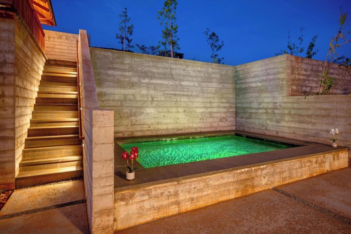 Pool 163 of 312
