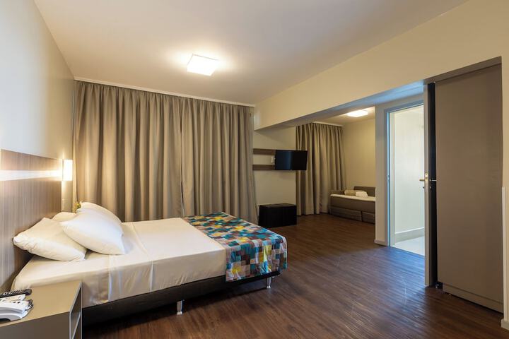 Room 107 of 162