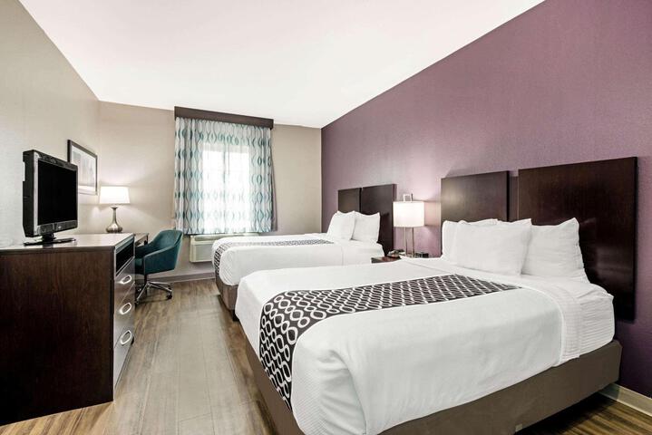 2 Double Beds (5 of 6)