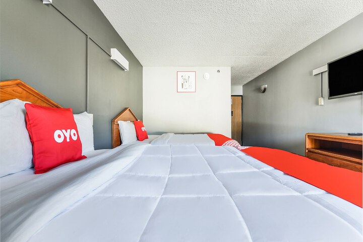 2 Queen Beds (2 of 10)
