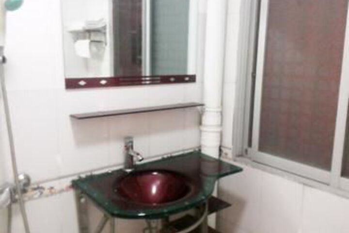 Room 16 of 36
