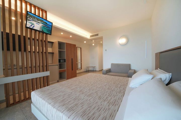 Room 37 of 213