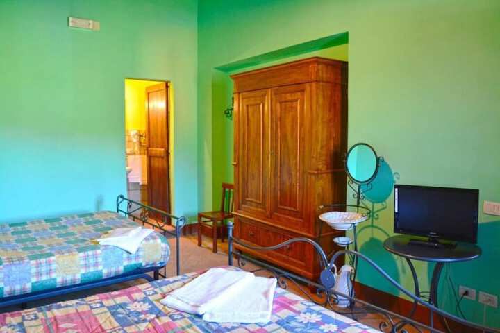 Room 8 of 68