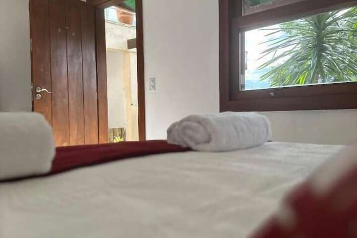 Room 4 of 100