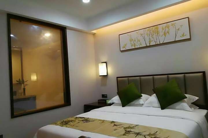 Room 12 of 35