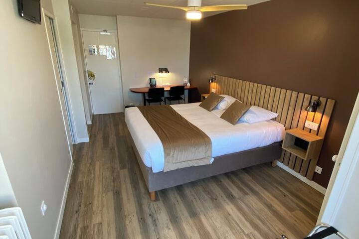 Room 17 of 33