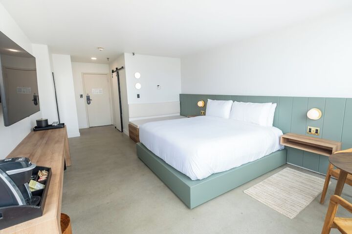 Room 32 of 59