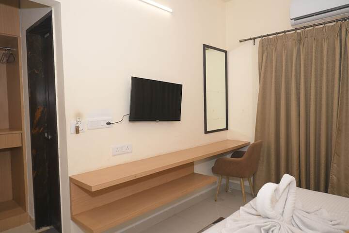 Room 9 of 35