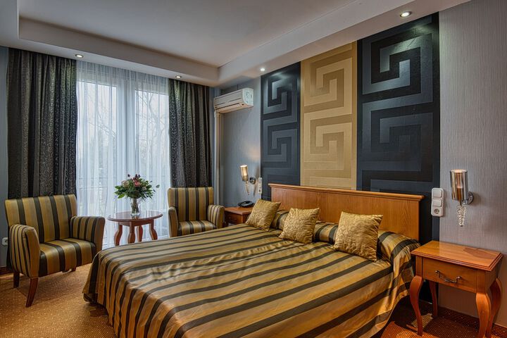 Room 10 of 87