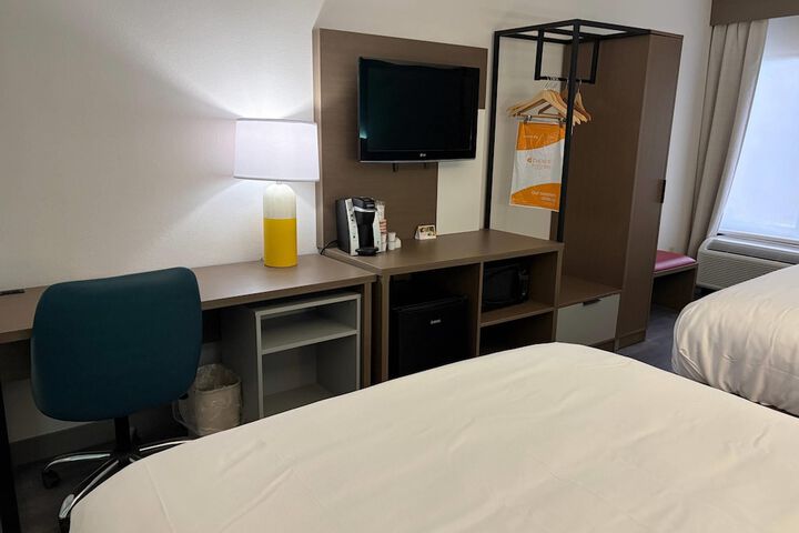 Room 14 of 32
