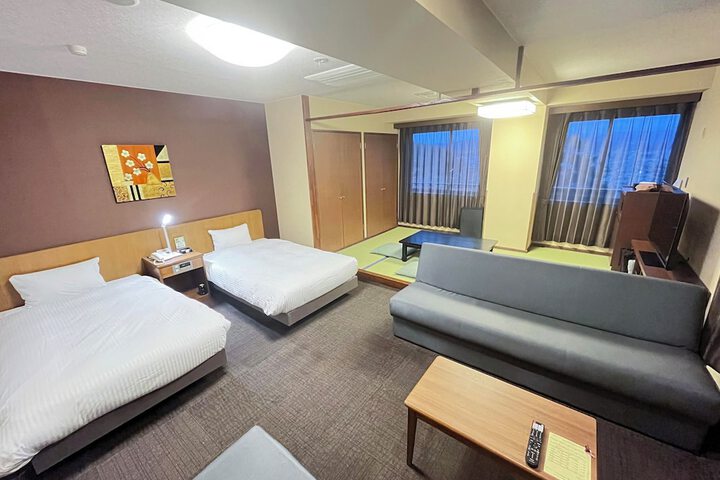 Room 10 of 38