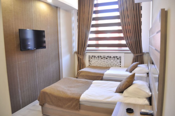 Room 4 of 14
