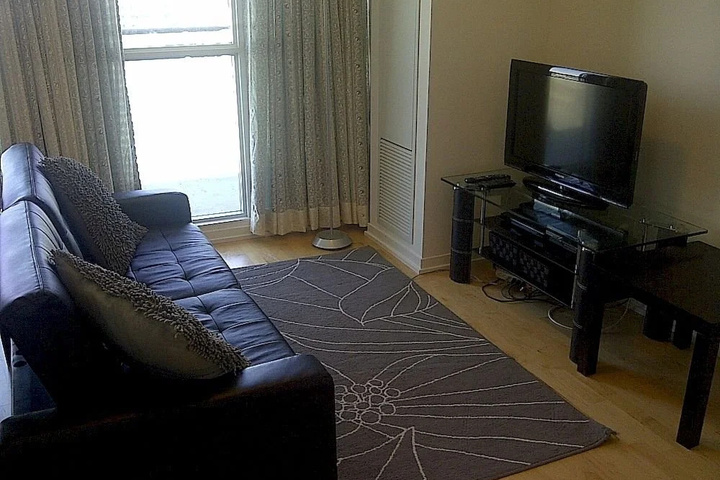 Room 2 of 17