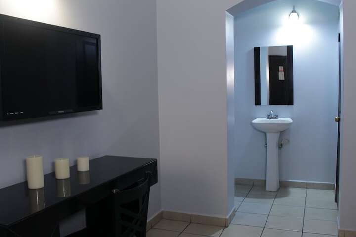 Room 9 of 16