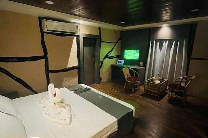 Room 3 of 10