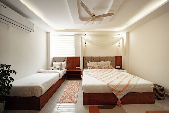 Room 13 of 35