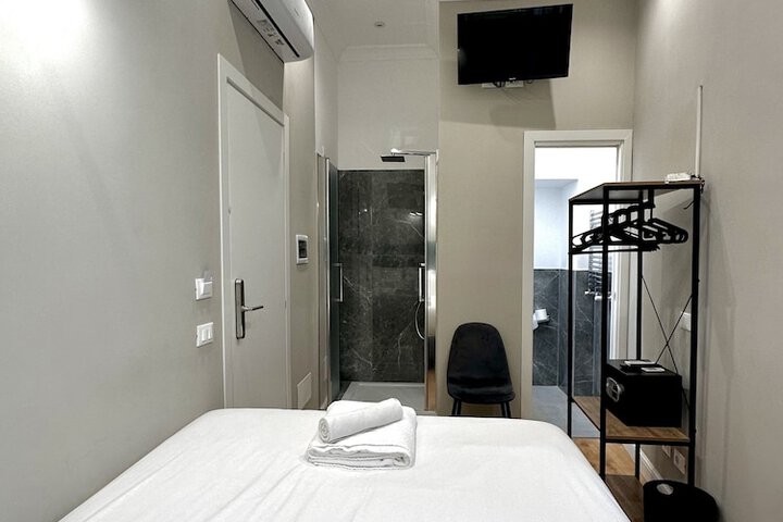 Room 32 of 64