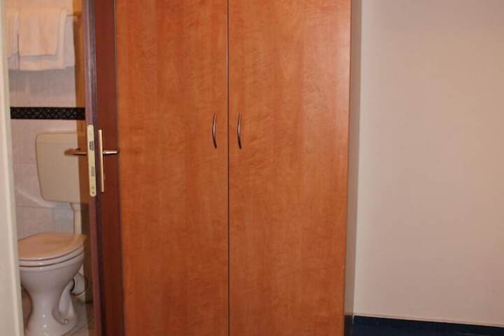 Room 8 of 43